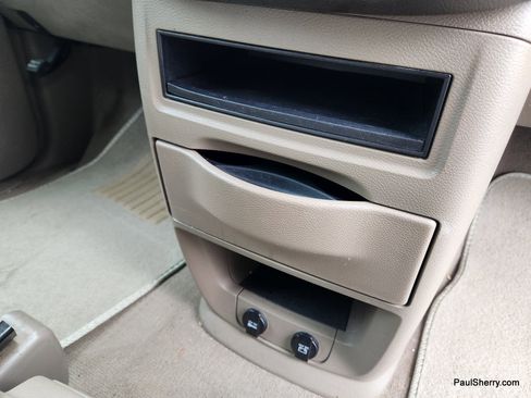 Used 2014 Chrysler Town & Country Touring image 41