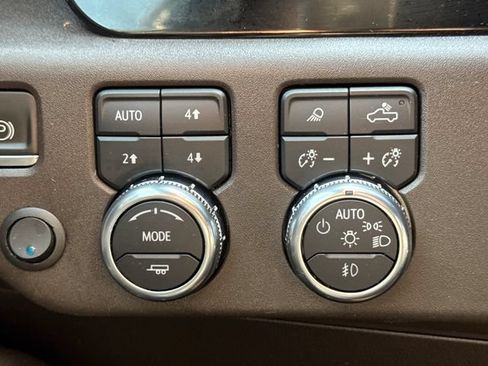 Used 2023 GMC Sierra 1500 SLT w/ SLT Convenience Package AWD/4WD image 30