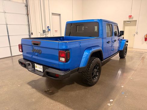 Used 2025 Jeep Gladiator Sport AWD/4WD image 5