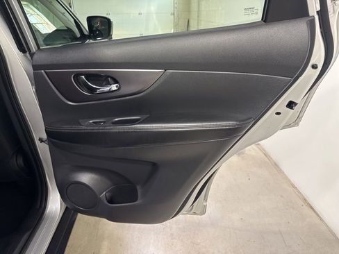 Used 2015 Nissan Rogue SV w/ SV Premium Package FWD image 36