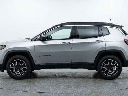 Used 2025 Jeep Compass Trailhawk image 5