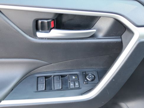 Certified 2025 Toyota RAV4 XLE FWD image 20
