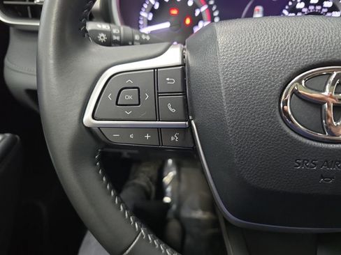 Used 2023 Toyota Highlander XLE AWD/4WD image 20