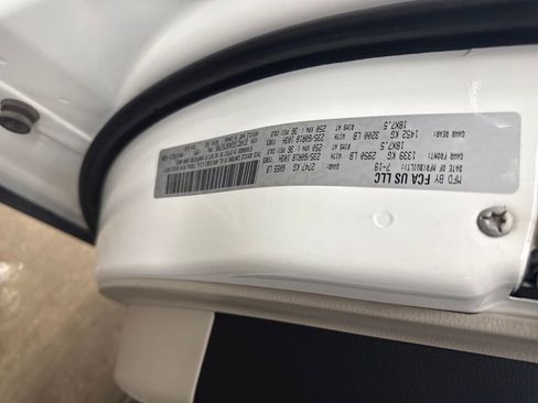 Used 2019 Chrysler Pacifica Limited image 31