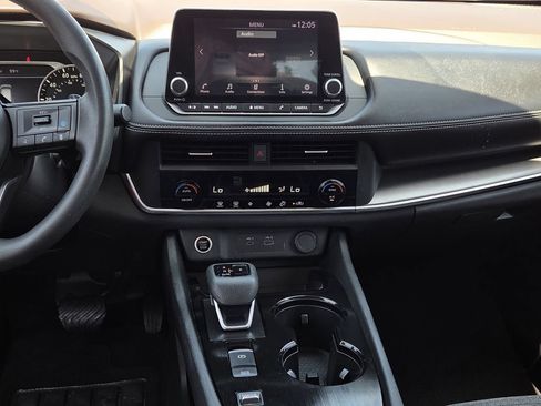 Used 2023 Nissan Rogue SV FWD image 9