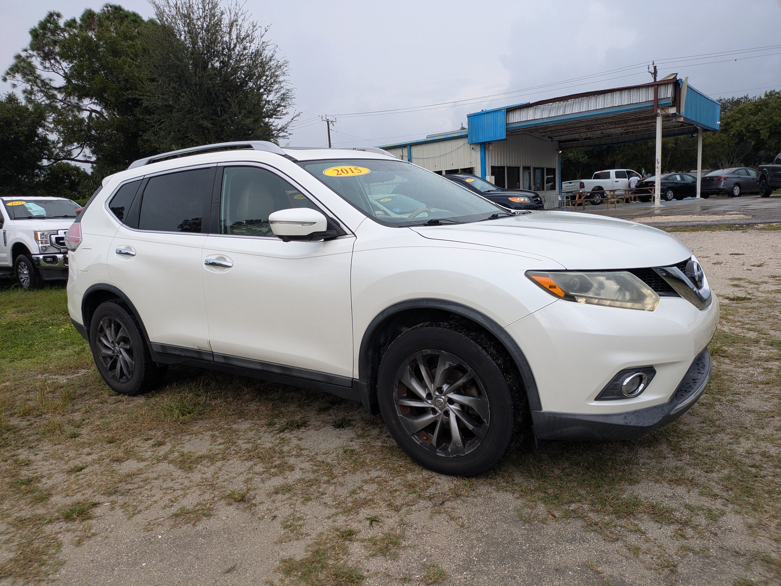 Used 2015 Nissan Rogue SL w/ SL Premium Package FWD image 2
