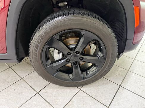 Used 2024 Jeep Grand Cherokee Altitude AWD/4WD image 15