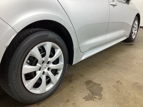 Used 2023 Toyota Corolla LE FWD image 9
