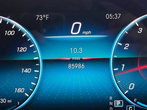 Used 2020 Mercedes-Benz GLB 250 4MATIC w/ Premium Package image 12