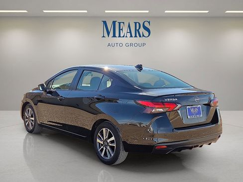 Used 2025 Nissan Versa SV image 3