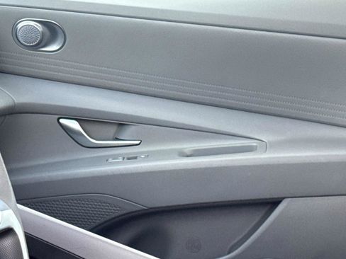 Used 2023 Hyundai Elantra SEL image 19