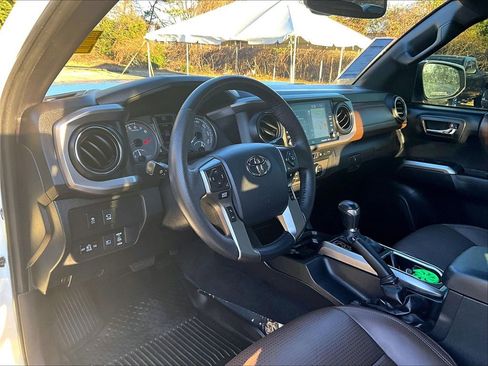 Used 2020 Toyota Tacoma Limited image 22