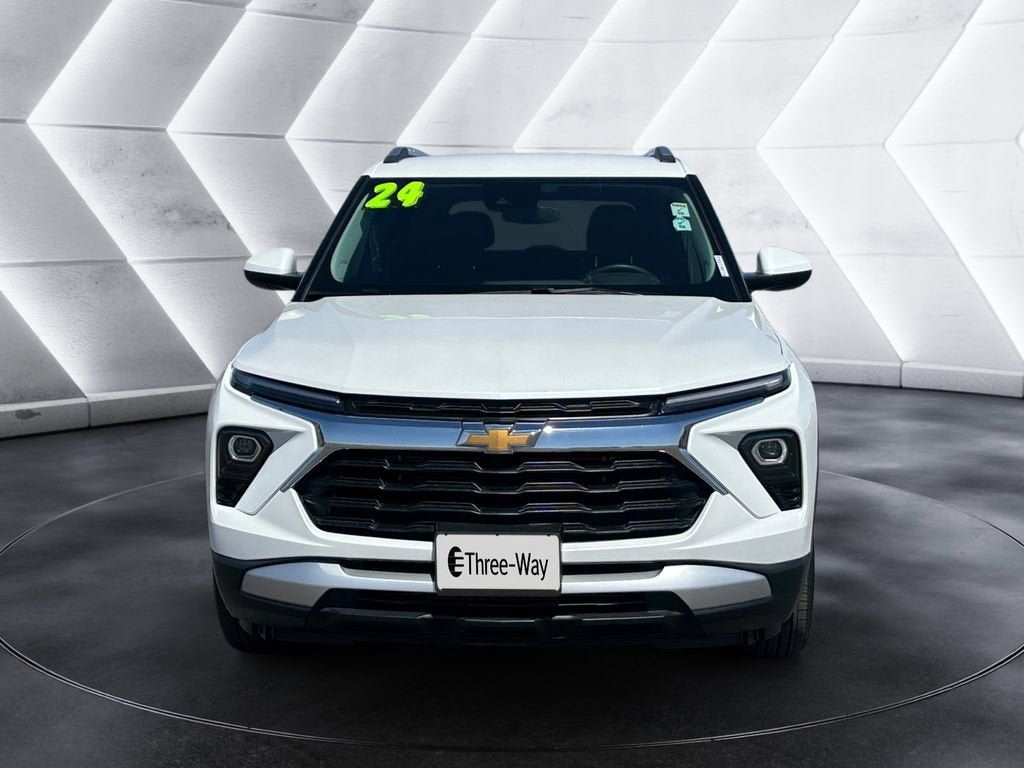 Used 2024 Chevrolet TrailBlazer LT w/ LT Cold Weather Package FWD image 8
