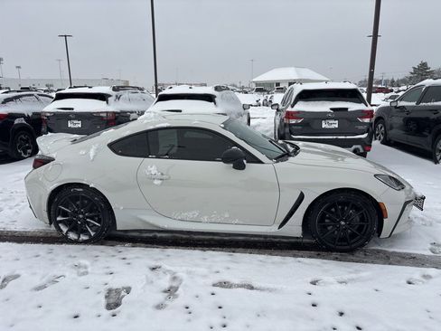 Used 2023 Toyota GR86 Premium w/ ALL Weather Mat Package (TMS) image 2