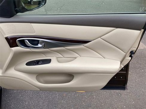 Used 2015 INFINITI Q70 3.7 image 37