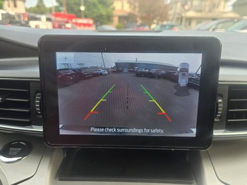 Used 2022 Ford Explorer XLT w/ Equipment Group 202A AWD/4WD image 10