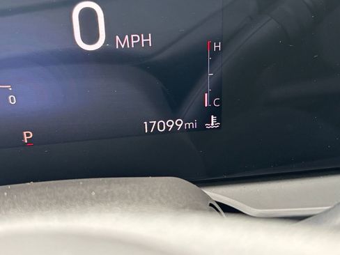 Used 2025 Buick Envista Sport Touring image 38