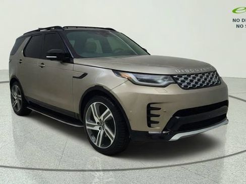 Used 2024 Land Rover Discovery Metropolitan Edition AWD/4WD image 1