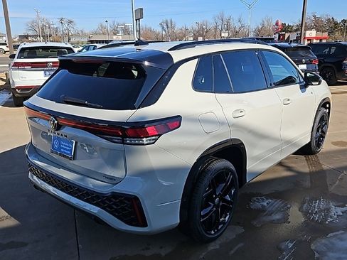 New 2026 Volkswagen Tiguan SE R-Line image 5