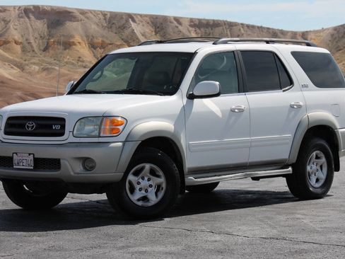 Used 2002 Toyota Sequoia SR5 image 4