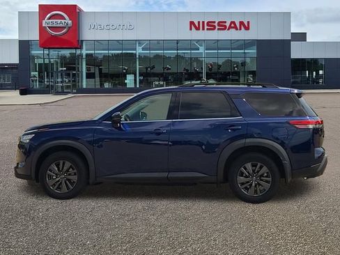 Used 2023 Nissan Pathfinder SV w/ SV Premium Package AWD/4WD image 4