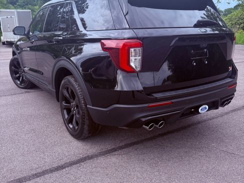 Used 2022 Ford Explorer ST w/ Equipment Group 401A AWD/4WD image 2