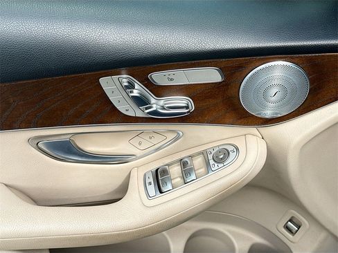 Used 2018 Mercedes-Benz GLC 300 4MATIC w/ Multimedia Package image 19