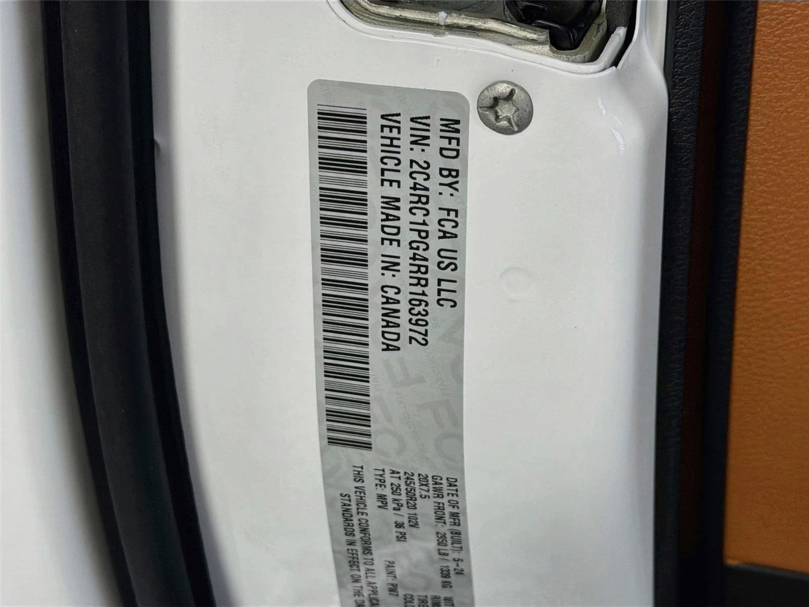 Used 2024 Chrysler Pacifica Pinnacle FWD image 35