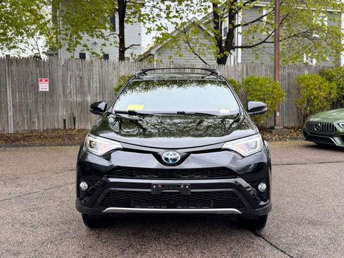 Used 2018 Toyota RAV4 SE AWD/4WD image 9