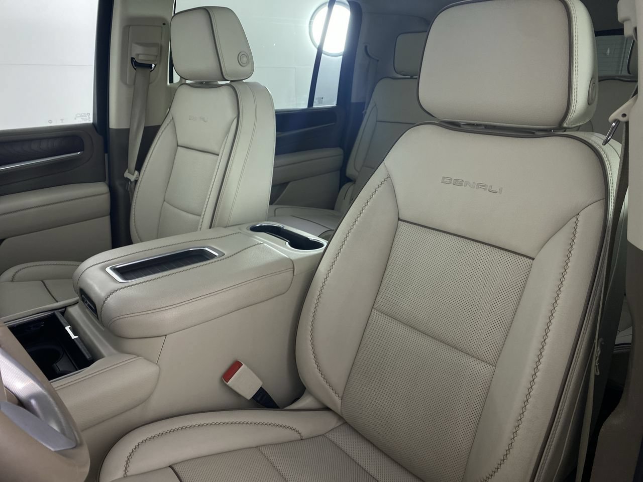 Certified 2021 GMC Yukon XL Denali w/ Denali Premium Package AWD/4WD image 12