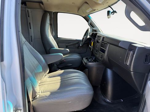 Used 2020 Chevrolet Express 2500 w/ Driver Convenience Package image 17