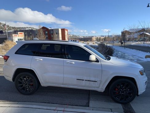 Used 2019 Jeep Grand Cherokee Altitude image 7