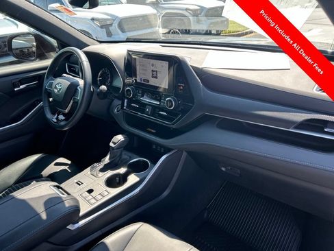 Used 2024 Toyota Highlander XSE FWD image 24