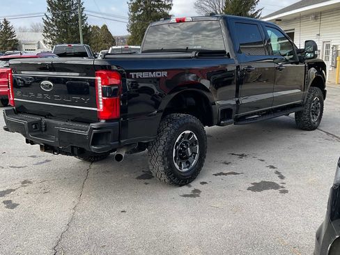 Used 2024 Ford F250 XLT w/ Black Appearance Package image 9