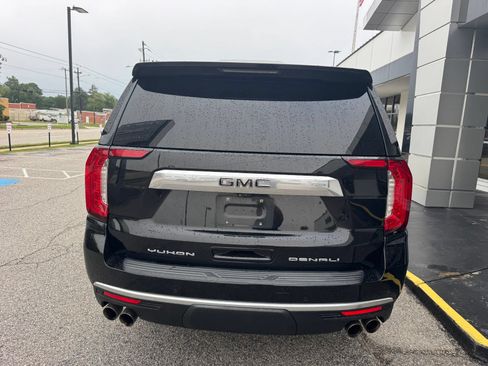 Used 2021 GMC Yukon XL Denali w/ Denali Premium Package AWD/4WD image 12