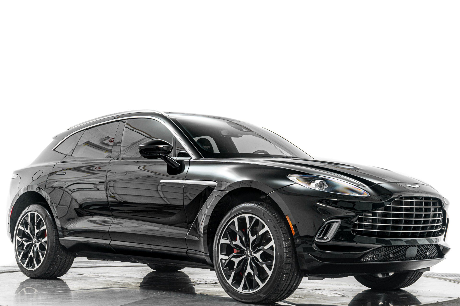 Used 2021 Aston Martin DBX AWD/4WD image 32