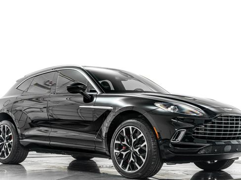 Used 2021 Aston Martin DBX AWD/4WD image 32