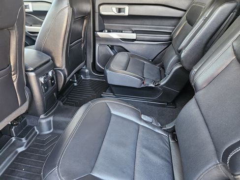 Used 2022 Ford Explorer Limited w/ Equipment Group 301A image 31