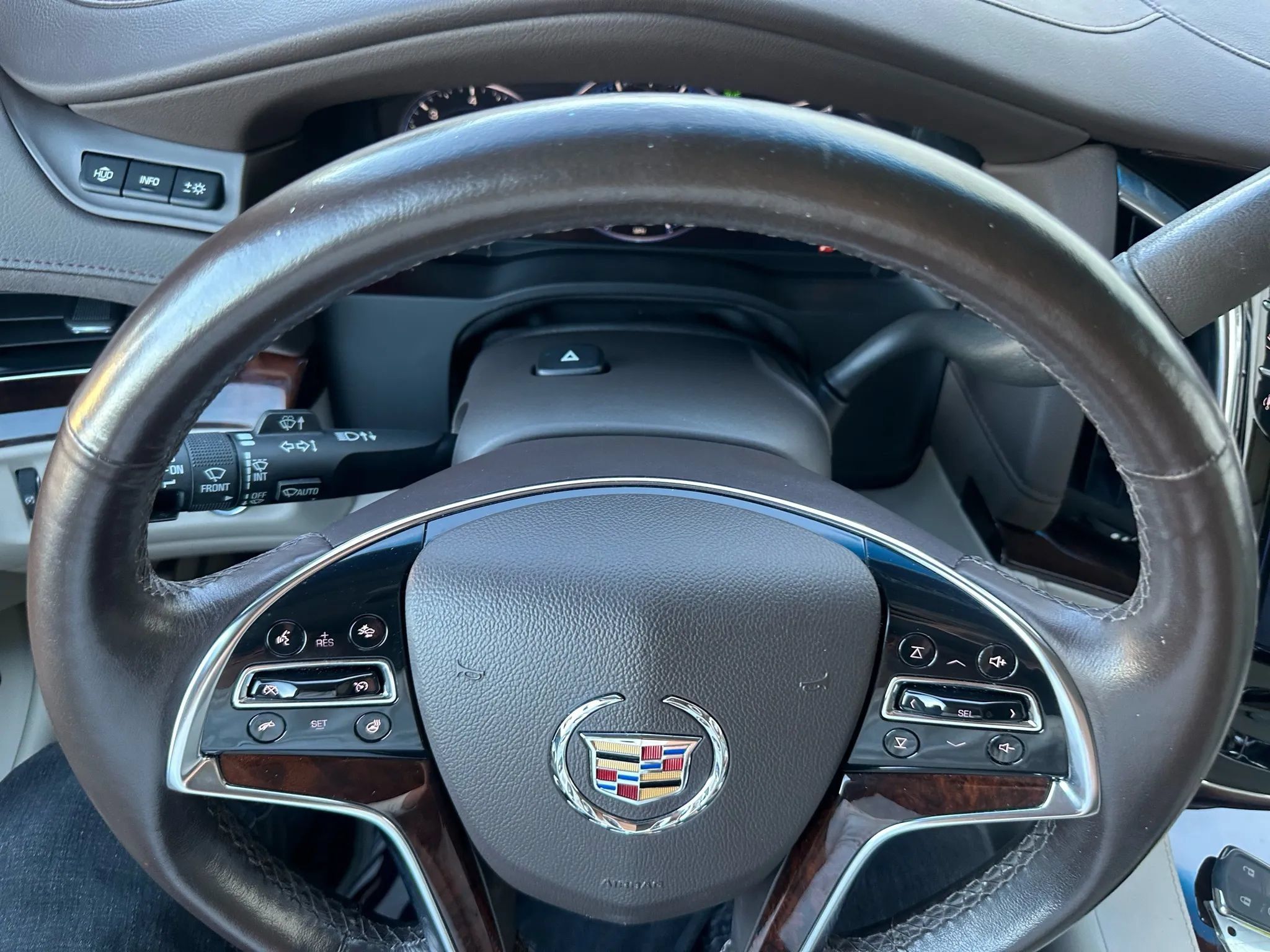 Used 2015 Cadillac Escalade Luxury AWD/4WD image 38