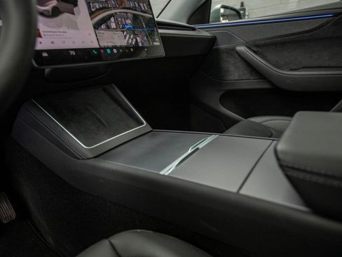 Used 2026 Tesla Model Y Long Range image 21