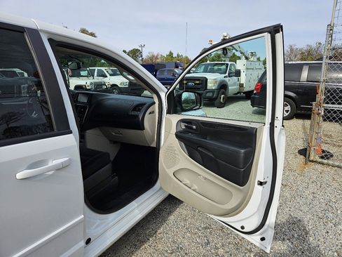 Used 2017 Dodge Grand Caravan SE w/ Power Window Group image 30