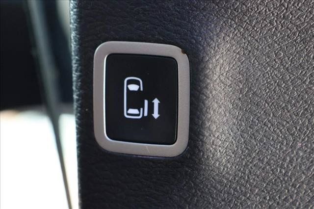Used 2020 Chrysler Pacifica Limited FWD image 27