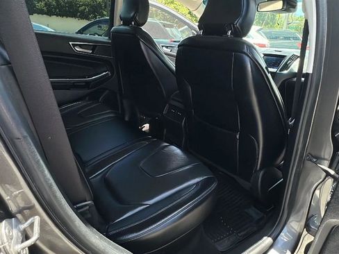 Used 2019 Ford Edge Titanium FWD image 34