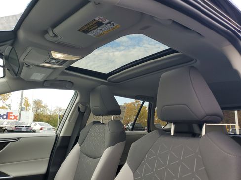 Used 2025 Toyota RAV4 XLE image 19