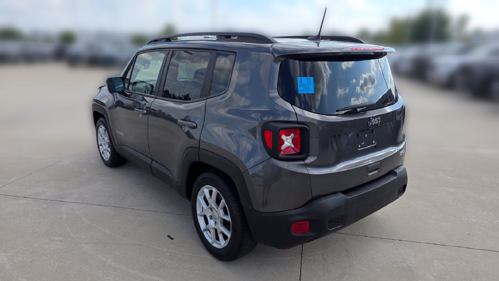 Used 2020 Jeep Renegade Latitude w/ Cold Weather Group FWD image 3