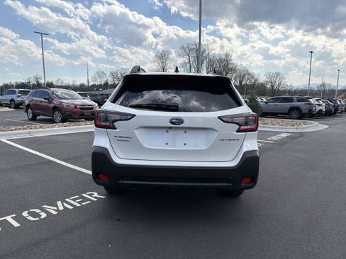 Certified 2025 Subaru Outback Premium AWD/4WD image 10