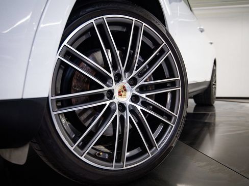 Certified 2023 Porsche Cayenne Platinum Edition AWD/4WD image 12