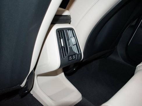 Certified 2025 BMW X2 xDrive28i w/ Premium Package image 25