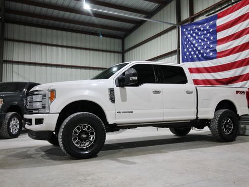 Used 2019 Ford F250 Platinum w/ Platinum Ultimate Package image 4