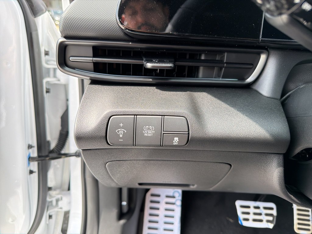 New 2025 Hyundai Elantra SEL FWD image 19